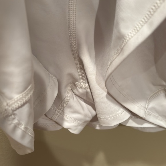 Old Navy woman's white skort - Picture 4 of 9